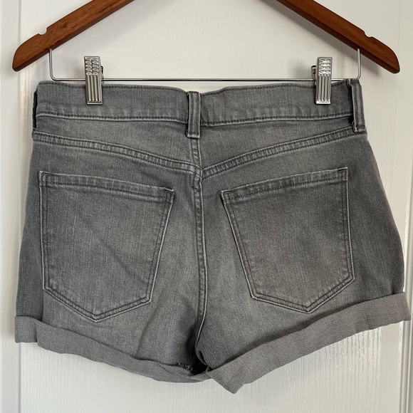 OLD NAVY SHORT - Picture 2 of 4